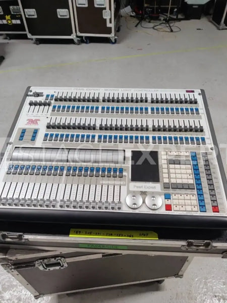 Avolites Expert Console with Wing | Flightcase Included