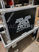 Load image into Gallery viewer, Avolites Pearl 2010 Lighting Console with Flight Case Bundle
