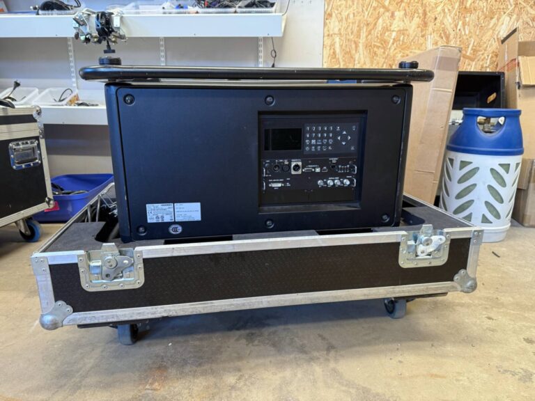 Barco HDX‑W20 FLEX Projector with Flightcase | Stage Experts