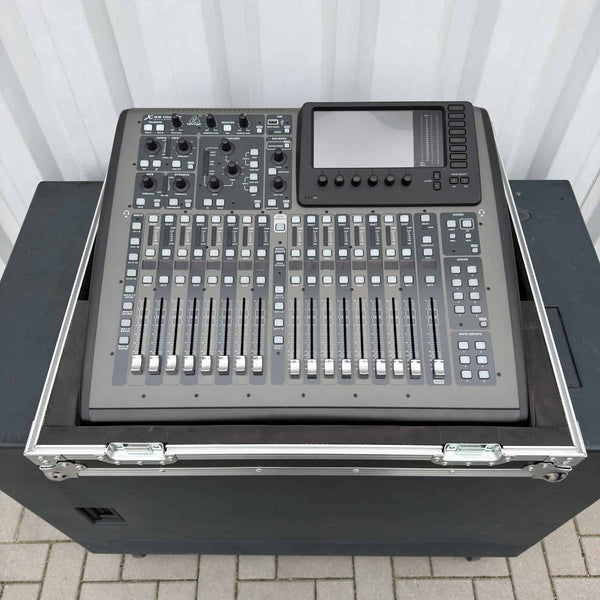 Behringer X32 Compact Digital Mixing Console with Flightcase