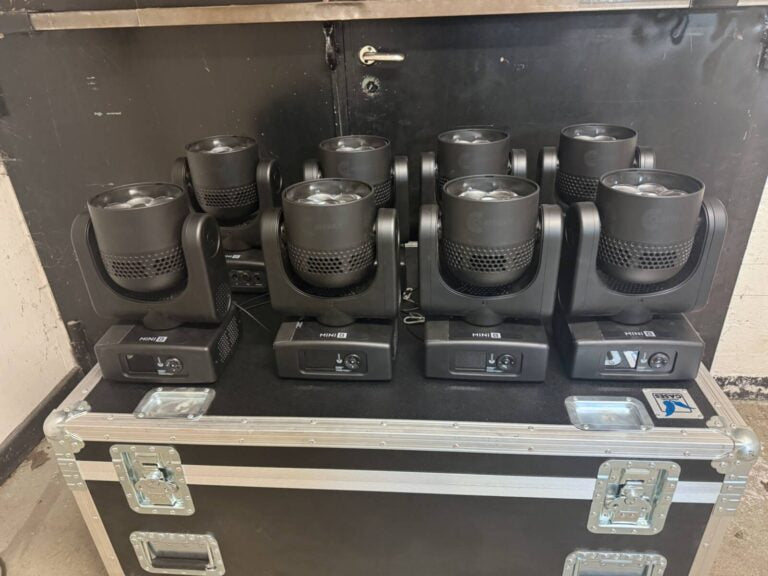 Clay Paky Mini-B (8) LED Wash Kit with Amptown Case - 8 Fixtures