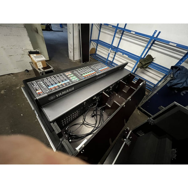 Yamaha RIVAGE PM7 Digital Mixing Console + Flight Case