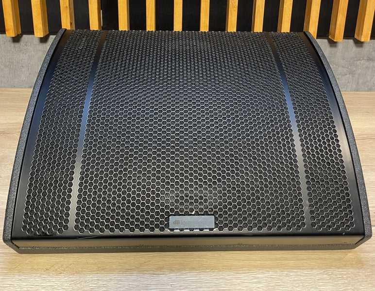 dB Technologies VIO W15T Stage Monitor Pair with Case