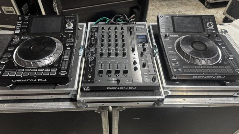 Denon X1800 + 2x SC5000 Prime Set with Flightcases