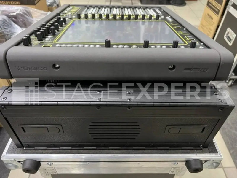 DiGiCo SD11i Digital Mixing Console with Flight Case – Tour Ready
