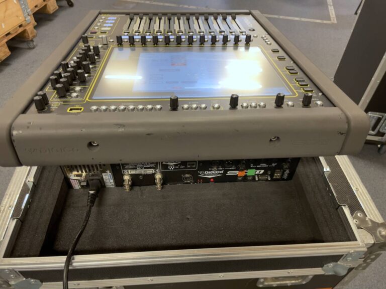 DiGiCo SD11 + D2 48/16 Stagebox Digital Mixer Bundle - Pro