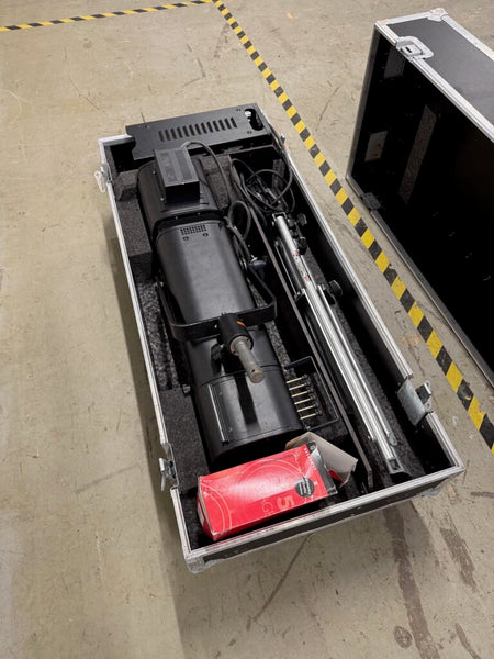 Robert Juliat Foxie MSD700W Followspot with Ballast & Case