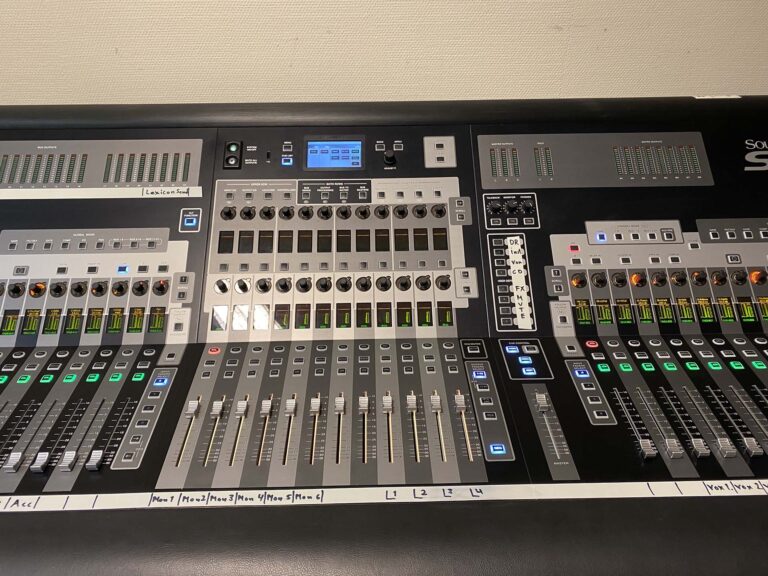 Soundcraft Si3 Digital Mixing Console with Flight Case – Used