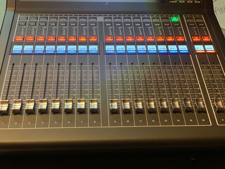 Yamaha QL1 Digital Mixing Console with Dante | Stage Experts