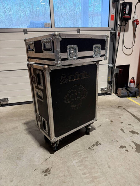 Showtec Infinity Chimp 300.G2 + Banana Wing Bundle