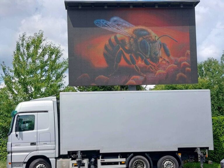 Jans Creacar 25 m² LED Container + Mercedes Actros 2541