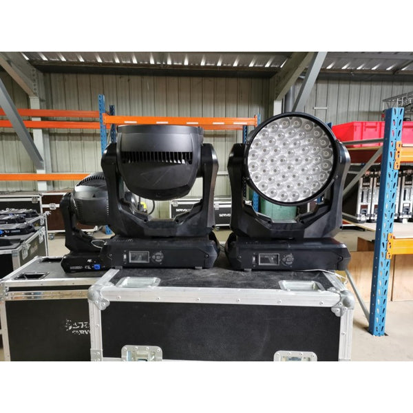 Martin MAC Quantum Wash – Pair with Flight Case | Stage Experts