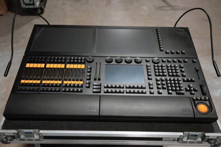 MA Lighting grandMA2 Light Console with Flight Case - Tour Ready