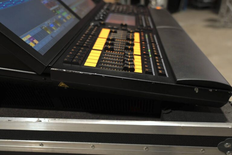 MA Lighting grandMA2 Light Console with Flight Case - Tour Ready