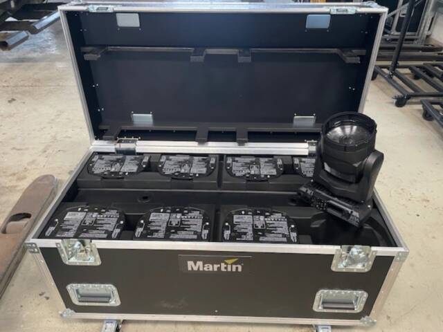 Martin MAC One Moving Head Beam – 8-Pack with Flightcase