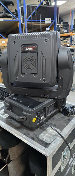 Robe REDWash 3•192 Pair with Flight Case – LED Moving Wash