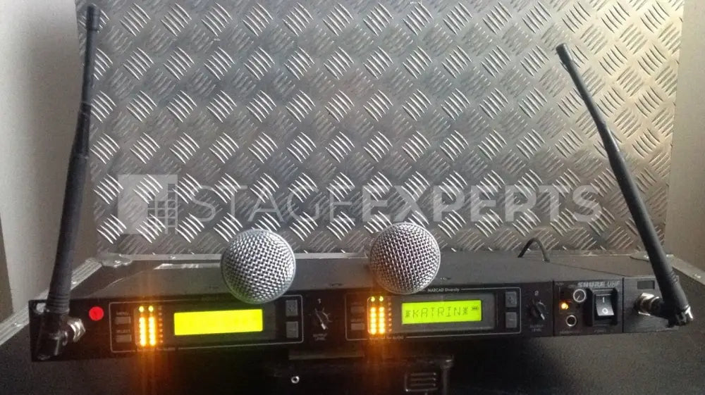 Shure U4D Dual Receiver with 2x Beta 58A Wireless Handheld Mics
