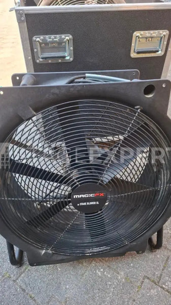 MAGIC FX Stage Blower XL – Pair with flight case