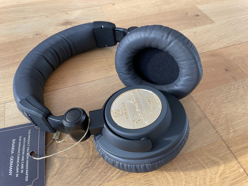 Ultrasone Signature Master Studio Headphones – Reference