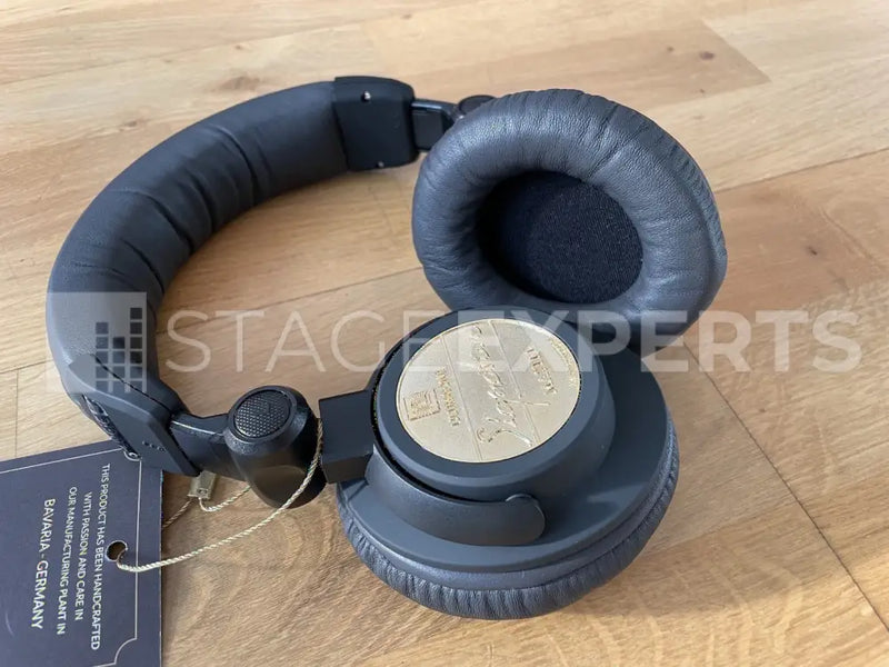 Ultrasone Signature Master Reference Studio Headphones – Closed‑Back