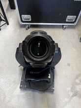 Load image into Gallery viewer, Vari-Lite VL3000 Spot – 12 Fixtures Bundle with Flightcases
