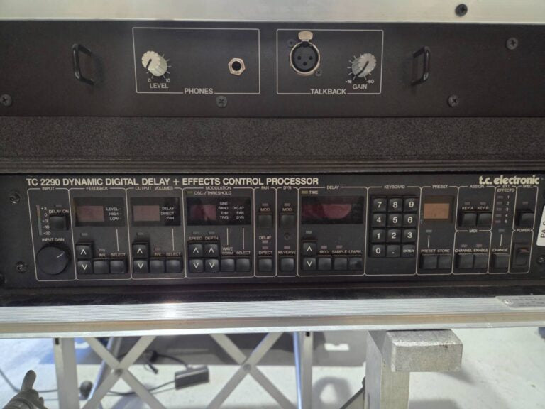 Yamaha M7CL-48ES Digital Mixer System with Stagerack – Touring
