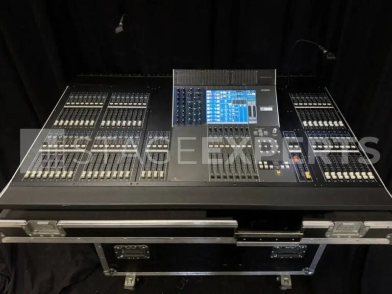 Yamaha M7CL 48/16 Digital Mixer Bundle with Flight Case